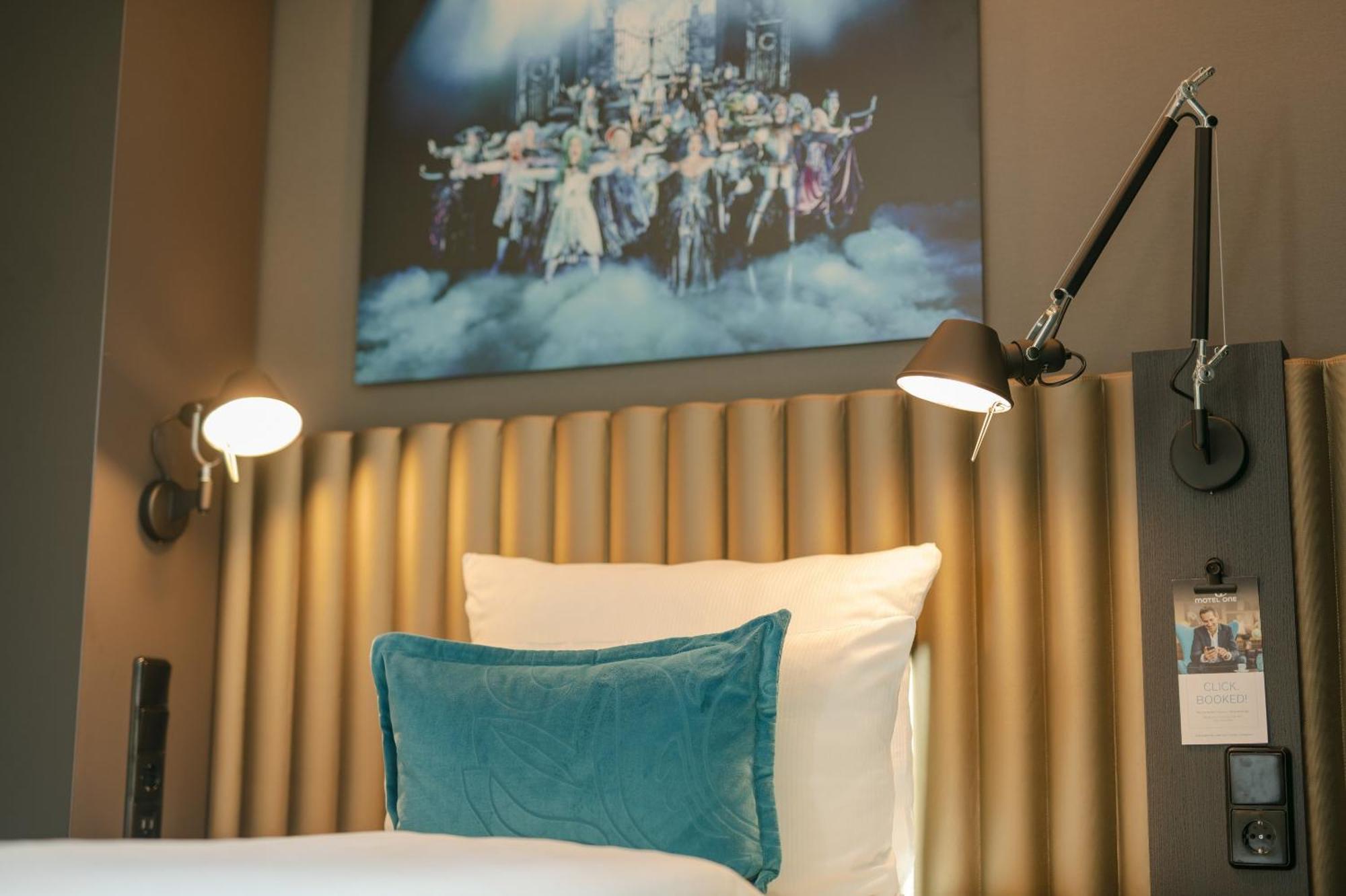 Motel One Berlin-Ku'Damm — Foto 1